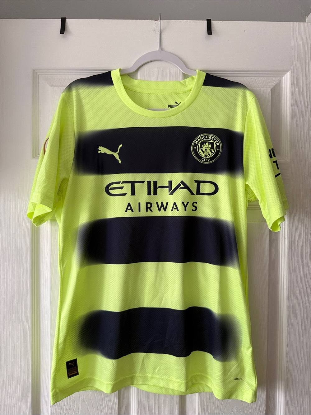 Manchester City 2022/23 Neon Third Kit, De Bruyne #17, L